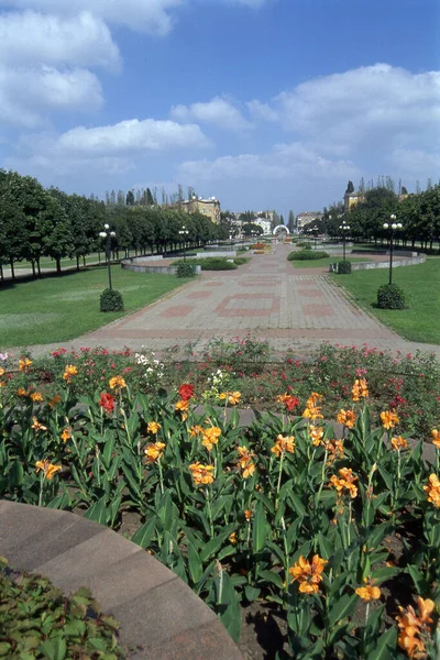 Youth Square Molodyojnaya Kriviy Rig Krivoy Rog City Flowers Foreground — Stock Photo, Image