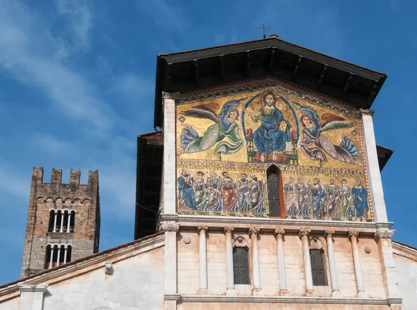 Basilica di San Frediano a Lucca - veduta esterna — Foto Stock