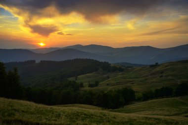 Karpat Dağları'nda günbatımı