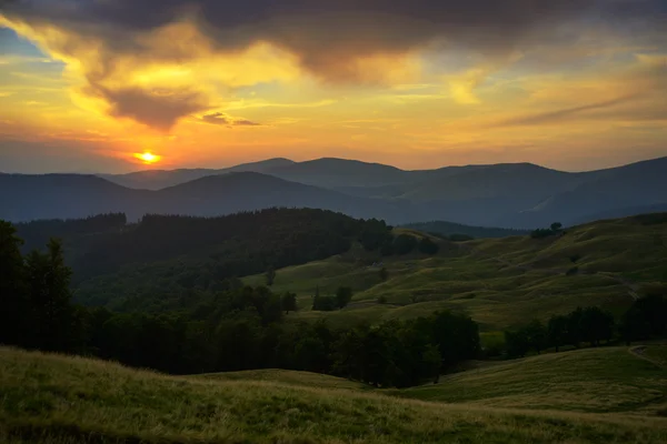 Zonsondergang in de Karpaten — Stockfoto