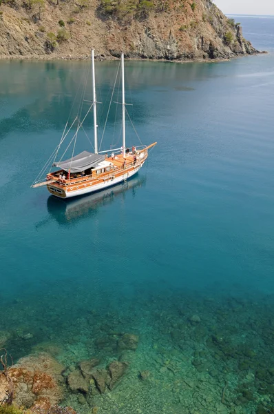 Yate en la bahía —  Fotos de Stock