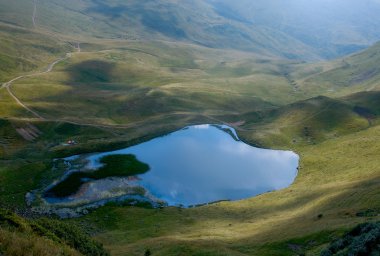 Karpatya dağlarında göl