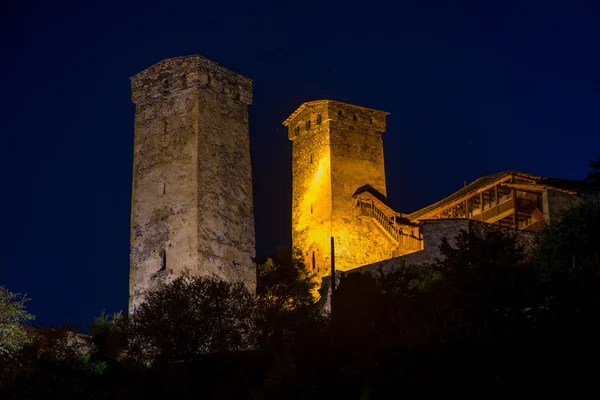 Mestia torens nachts — Stockfoto