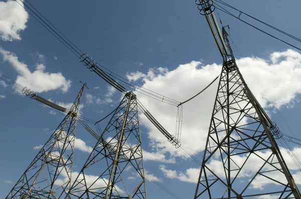 Linha de transmissão de eletricidade — Fotografia de Stock