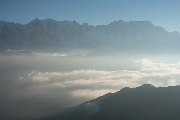 Montagne - nuvola-cuculo-terra — Foto Stock