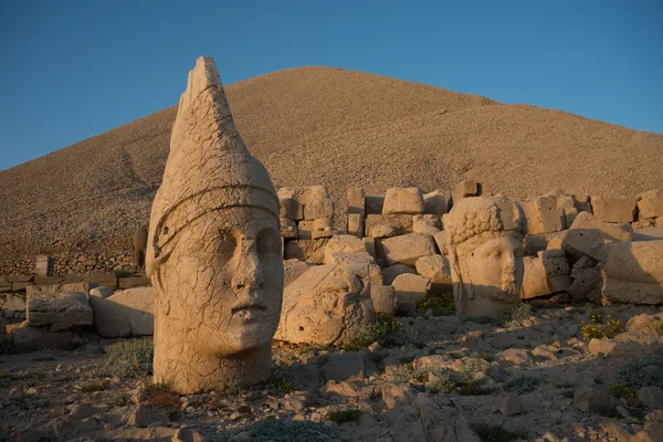 Ancient statues  - Mount Nemrut — Stock Photo, Image