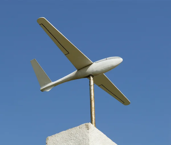 Segelflugzeug-Denkmal auf der Krim — Stockfoto