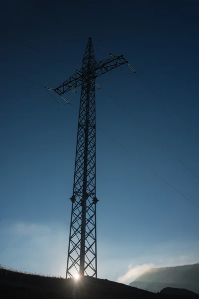 High-voltage power line pylon at sunrise — Stock Photo, Image
