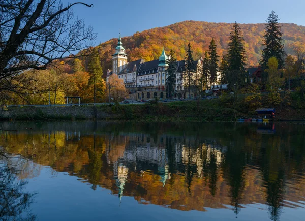 Lillafüred palace w jesieni — Zdjęcie stockowe