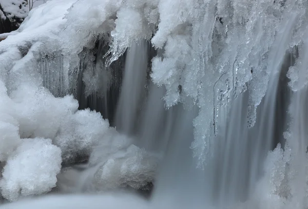 Frostad stream närbild — Stockfoto