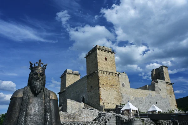 Château de Diosgyor et ruines de forteresse en Hongrie, le jour — Photo
