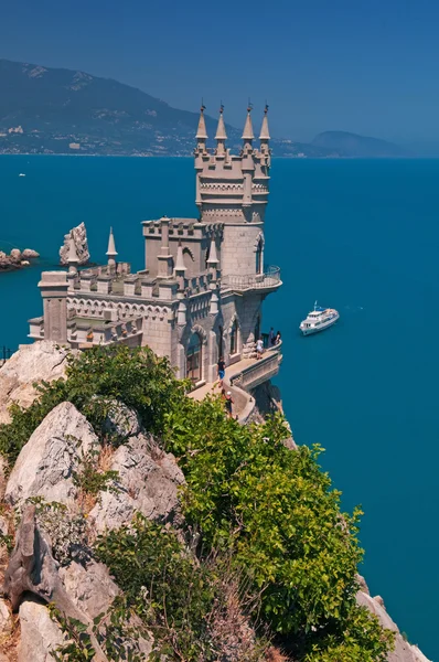 Neo-Gotik Saray mavi deniz arka plan