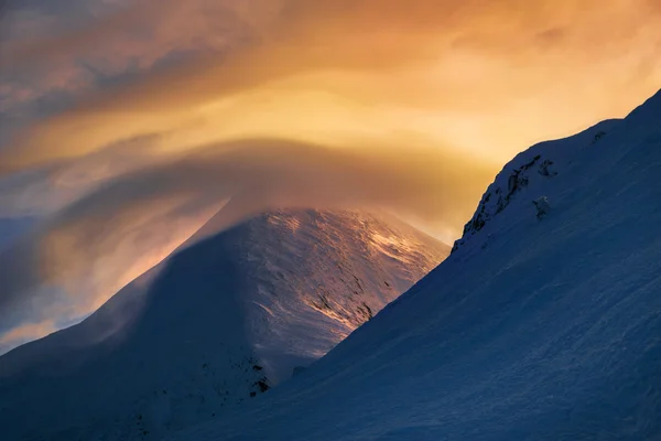 Incantevole spettacolo di colore in montagna — Foto Stock