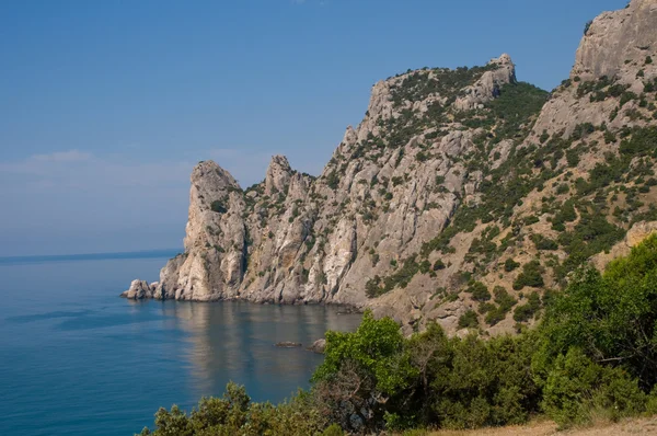 Landschaft mit Meer und Felsen - novy svet — Stockfoto