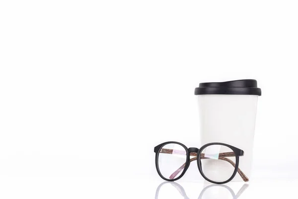 Bílý Šálek Kávy Brýle Izolované Bílém Pozadí — Stock fotografie