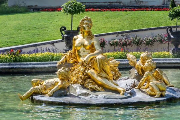 Schloss Linderhof Deutschland Juli 2019 Brunnen Mit Statue Des Goldenen — Stockfoto