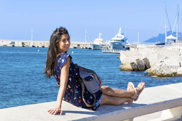 Retrato Una Hermosa Joven Sobre Fondo Marino Francia —  Fotos de Stock