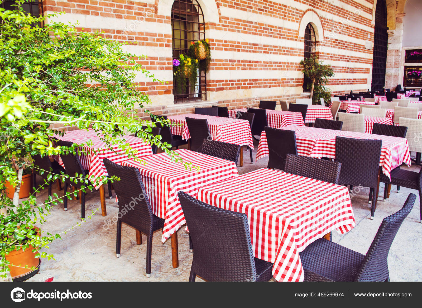 Outdoor Italian Restaurant Red Plaid Tablecloths Cozy Design - Technical View