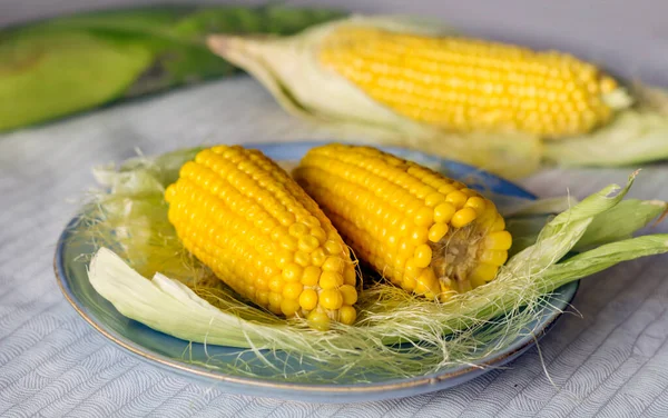 Вкусная Вареная Кукуруза Тарелке — стоковое фото