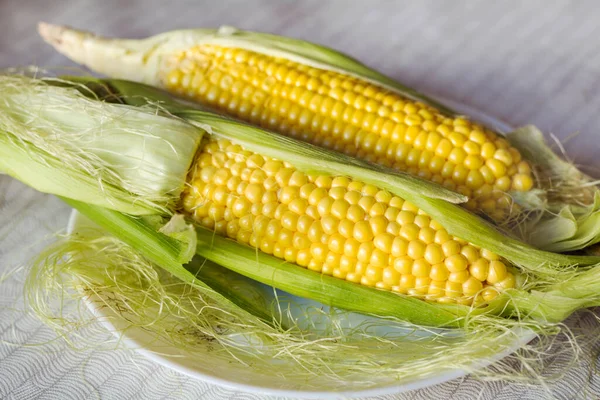 Lezzetli Kaynamış Mısır Tabakta