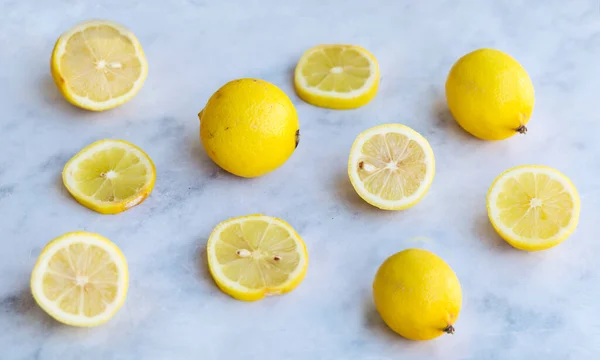 Frische Zitronen Auf Weißem Marmor Hintergrund Mit Copy Space Ansicht — Stockfoto
