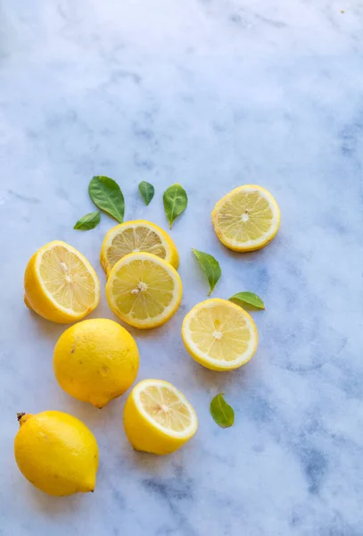Frische Zitronen Auf Weißem Marmor Hintergrund Mit Copy Space Ansicht — Stockfoto