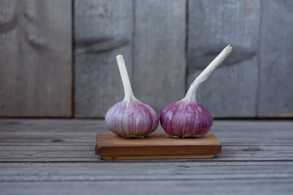 Deux Gousses Ail Sur Fond Bois Proximité Composition Des Légumes — Photo