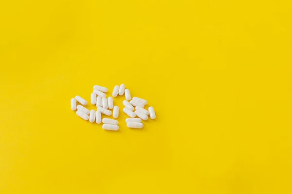 Many White Pills Yellow Background Selective Focus Concept Your Mockup — Stock Photo, Image