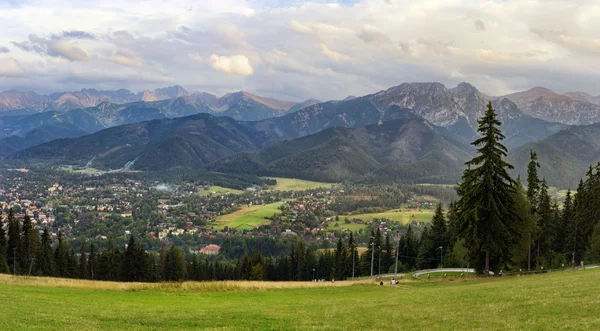 Panorama di montagna al tramonto Foto Stock Royalty Free