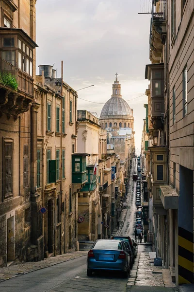 Valletta Malta Stradina Valletta Mattino Con Vista Sulla Basilica Nostra — Foto Stock