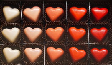 Kalp pralin çikolata