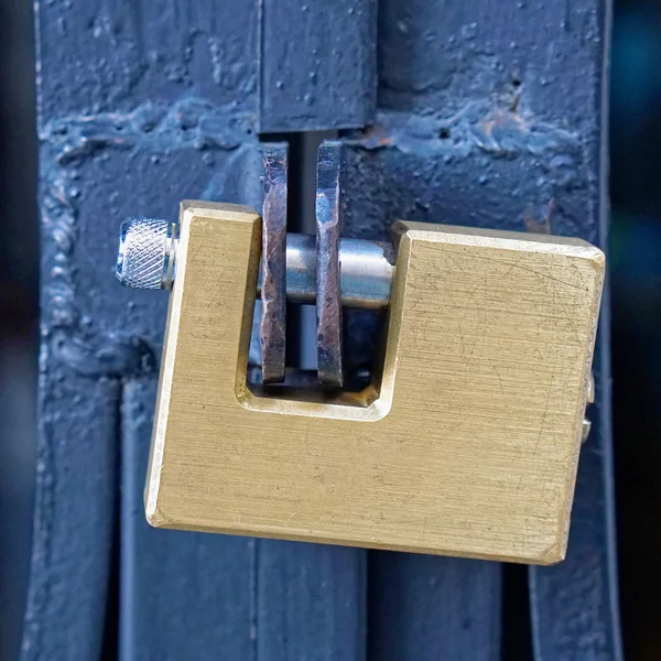 Vorhängeschloss aus Messing — Stockfoto