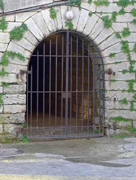 Porta de arco de pedra — Fotografia de Stock