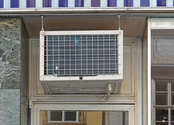 AC di atas pintu — Stok Foto