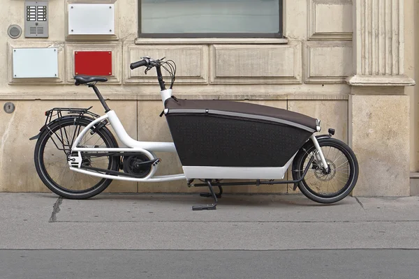 Transporter frakt cykel — Stockfoto