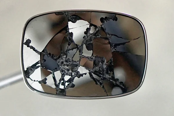 kırık dikiz aynası