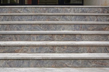 Mermer taş merdivenle