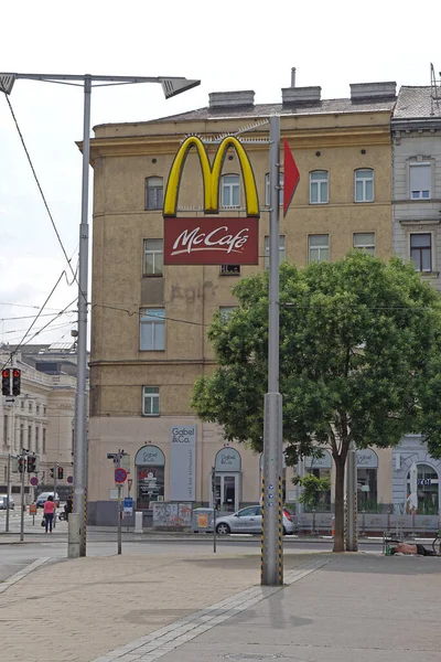 Vienna Austria July 2015 Cafe Sign Mcdonalds Fast Food Restaurant — Stock Photo, Image