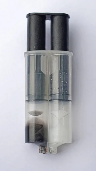注射器の二つの部分エポキシ接着剤 — ストック写真