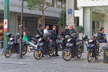 Atina, Yunanistan - 04 Mayıs 2015: Atina sokaklarında motosikletli polis gücü.