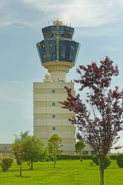 Atenas Grécia Maio 2015 Edifício Torre Controle Moderno Novo Aeroporto — Fotografia de Stock