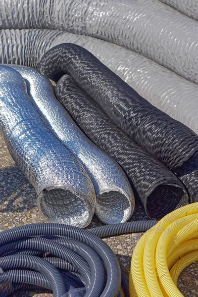Varios Tubos Mangueras Flexibles Aluminio Plástico Para Conductos Aire — Foto de Stock