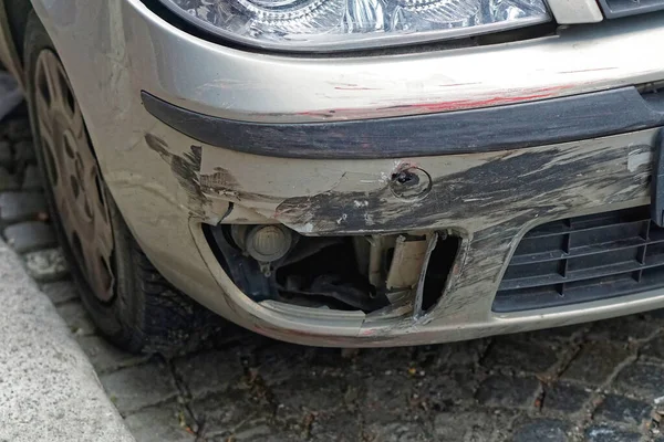 Damaged Car Broken Front Bumper Traffic Accident — Stock Photo, Image