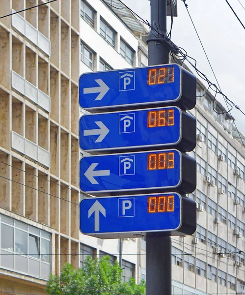 Elektronisch Parkeerinformatiebord Bij Paal Stad — Stockfoto