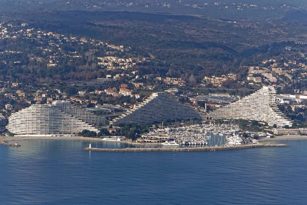 Nice, Fransa - 28 Ocak 2016: Villeneuve Loubet Marinası Akdeniz manzaralı.