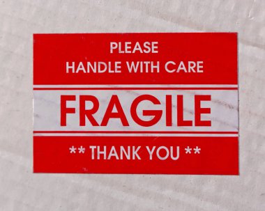 Kırılgan, lütfen dikkatli ol. Teşekkürler.