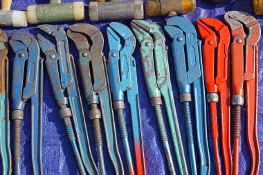 Metal boru ekipmanları koleksiyonu için büyük anahtar araçları