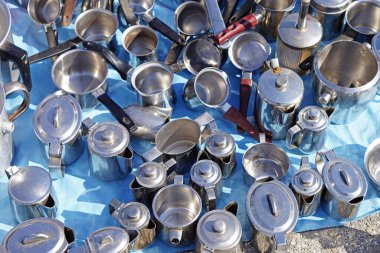 Çoğu paslanmaz çelik kahve demliği ve sürahi kullanırdı.