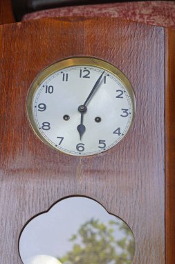 Duvara asmak için eski ahşap saat kutusu