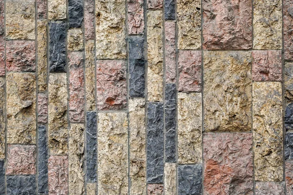 家の壁のざらざらした石灰岩のタイル — ストック写真